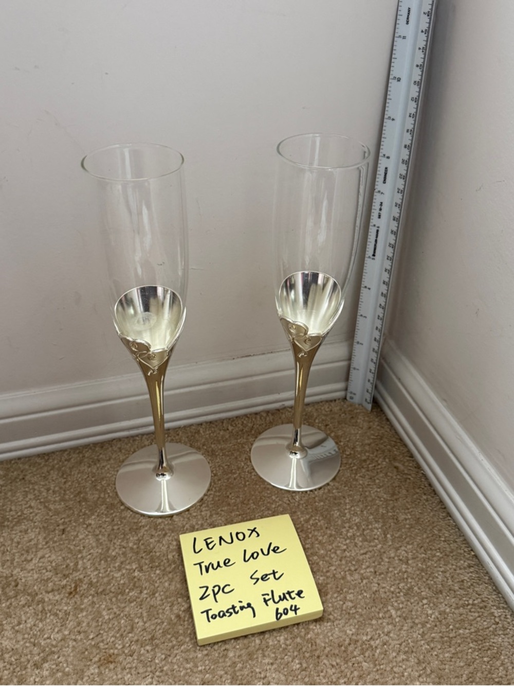 2 x new Lenox Champagne Flutes with Gold-Tone Stems - Clear
